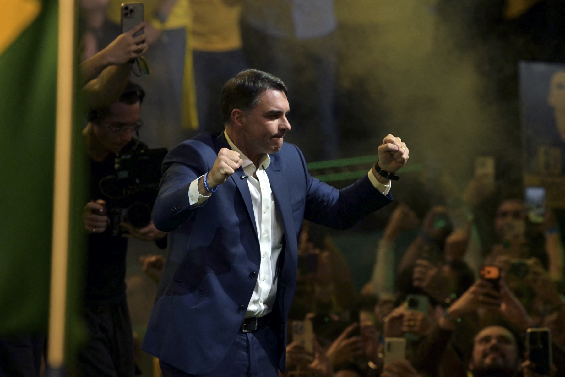 flavio-bolsonaro-diz-que-aceitara-o-resultado-das-urnas,-mas-critica-tse-por-eleicoes-de-2022