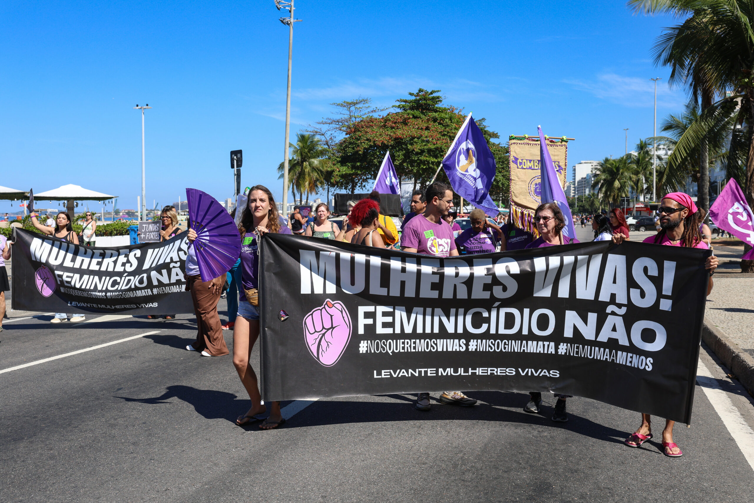 mulheres-vao-as-ruas-pela-votacao-do-pl-da-misoginia