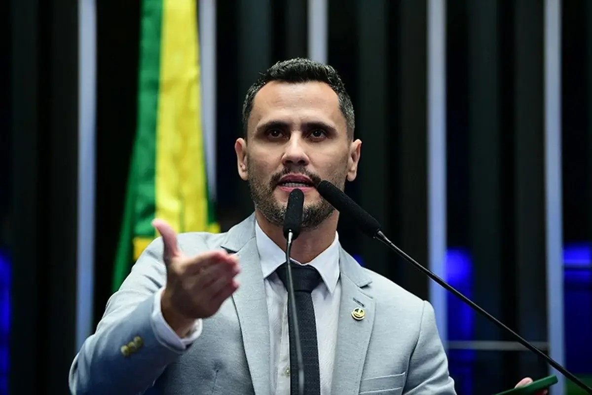 cleitinho-desiste-de-governo-de-minas-e-abre-espaco-para-candidatura-de-aro