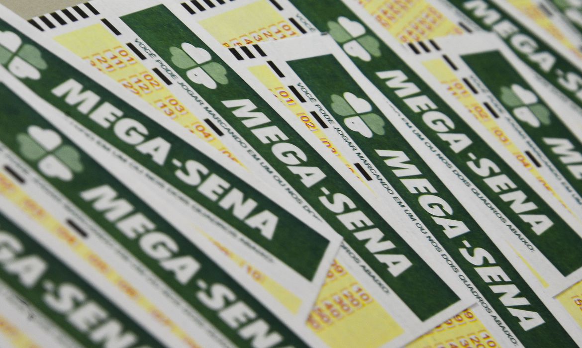 mega-sena-acumula-e-premio-vai-a-r$-150-milhoes