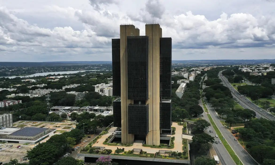 banco-central-reduz-selic-a-14%-ao-ano-com-corte-de-0,25-ponto-pela-quarta-vez