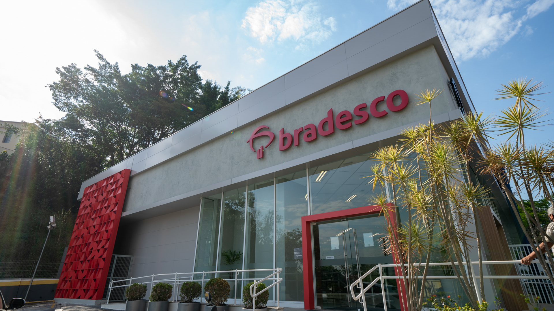 lucro-do-bradesco-sobe-para-r$-7,1-bilhoes-no-2o-tri