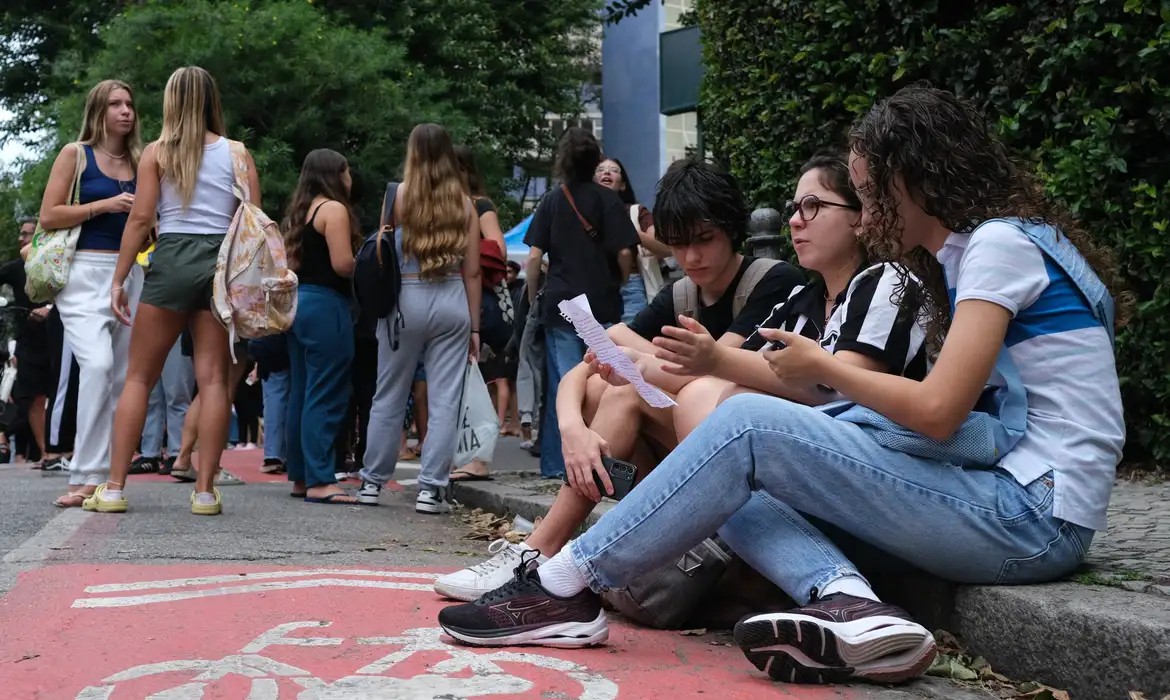 saeb-2025-aponta-recuperacao-na-aprendizagem,-mas-matematica-segue-desafio