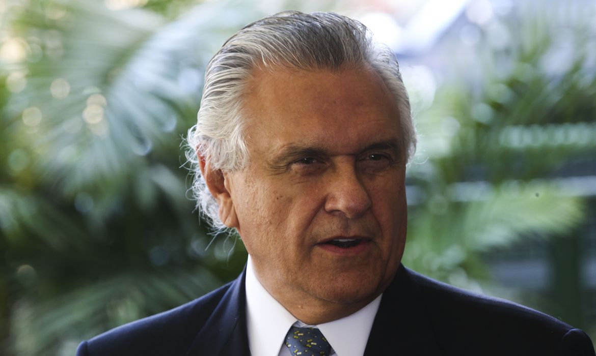 para-caiado,-retaliar-tarifas-dos-eua-e-‘uma-asneira’