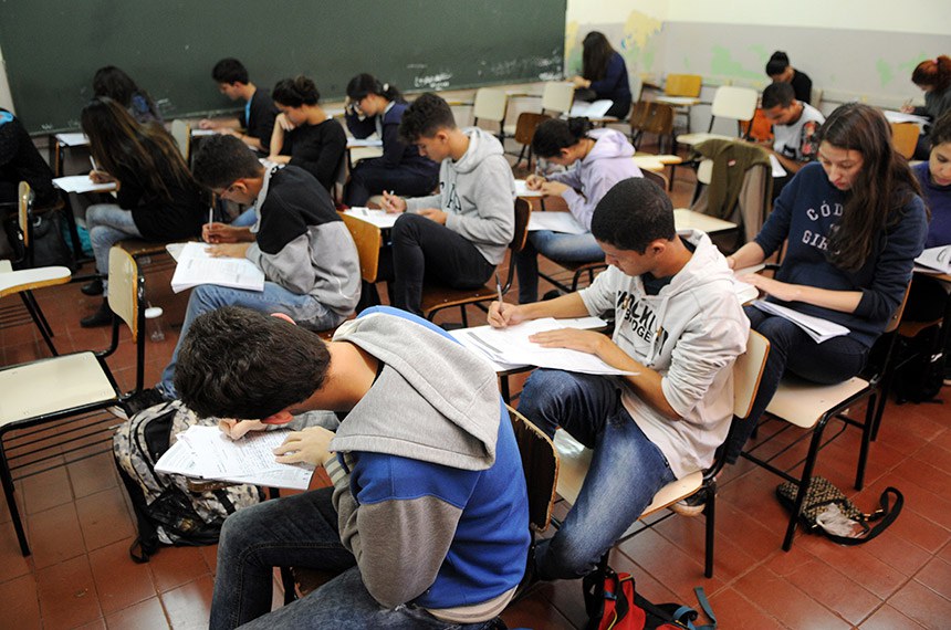 ia-prejudica-aprendizado-na-escola-e-piora-desempenho-nas-provas,-diz-estudo