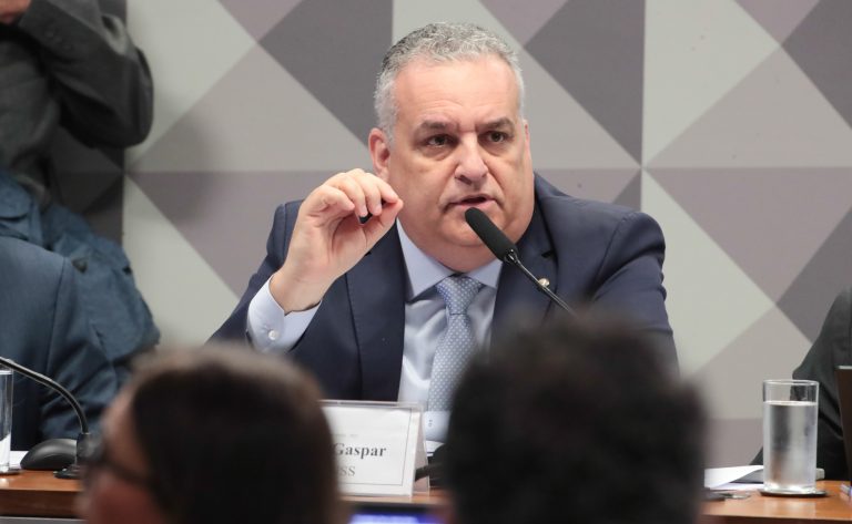 denunciante-de-suposta-armacao-acumula-mudancas-de-versao-sobre-vice-de-flavio-bolsonaro