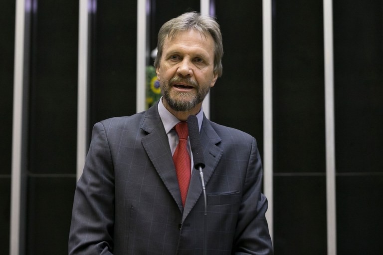 pedro-uczai,-lider-do-pt-na-camara,-sofre-avc-durante-reuniao-na-casa