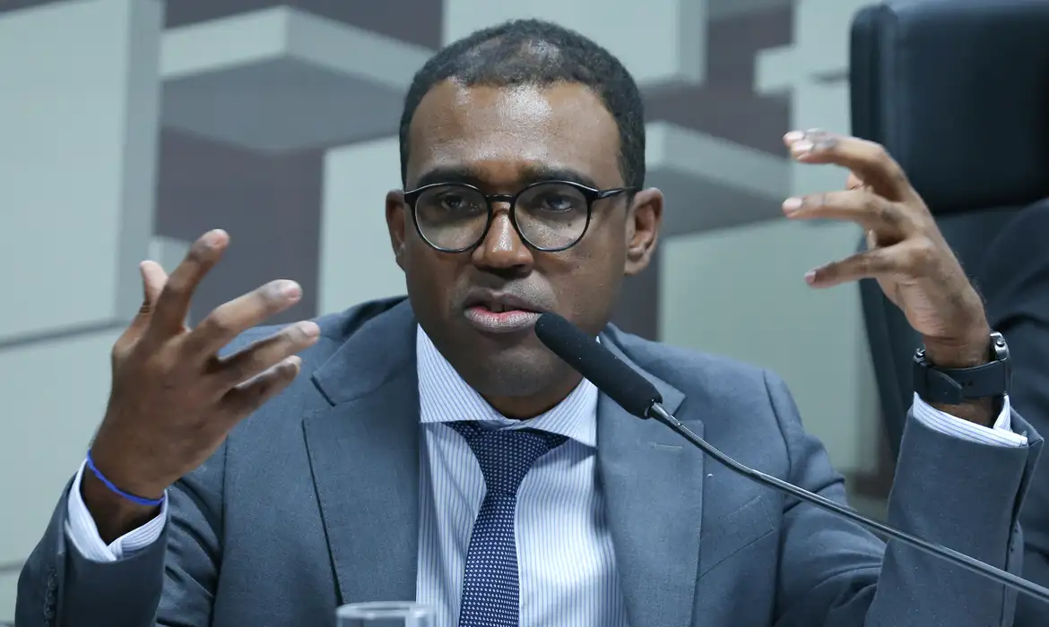 diretor-do-bc-relata-a-pf-ambiente-hostil-e-receio-de-vazamentos-sobre-liquidacao-do-master