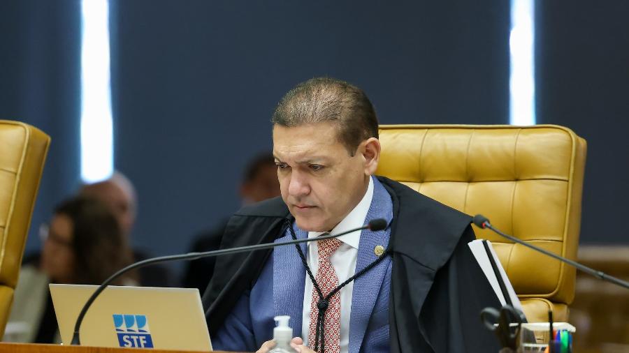 kassio-e-criticado-no-tse-por-supostos-acenos-a-flavio-bolsonaro;-ministro-nega