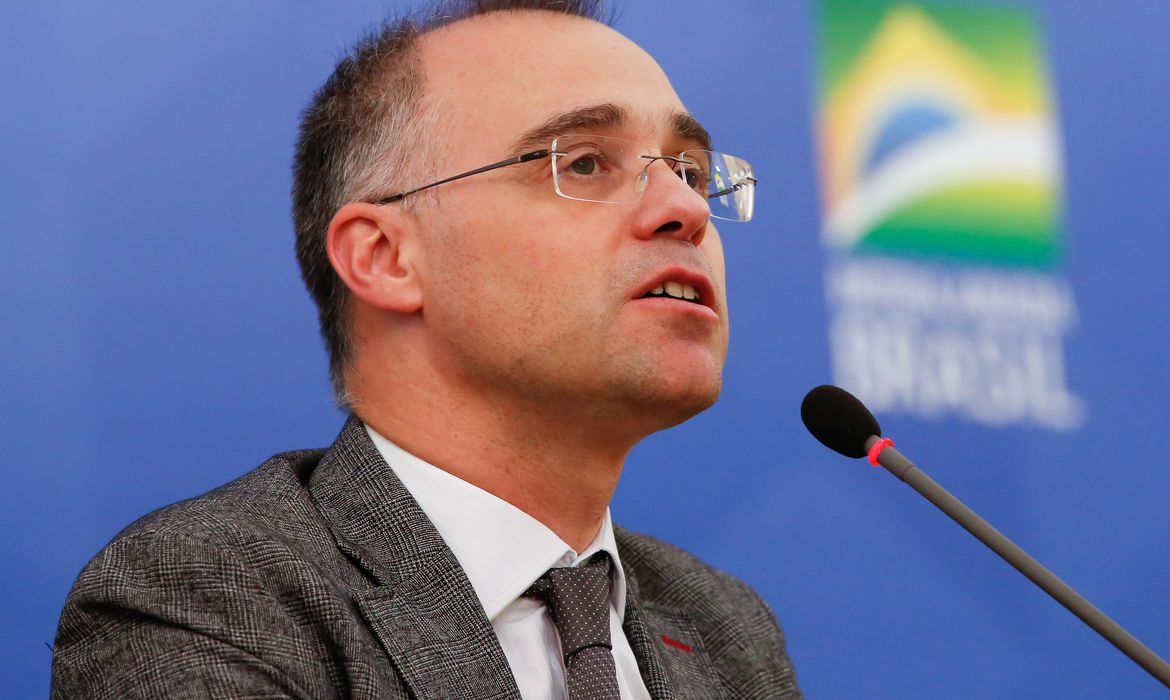 andre-mendonca-defende-imparcialidade-em-casos-do-master-e-do-inss