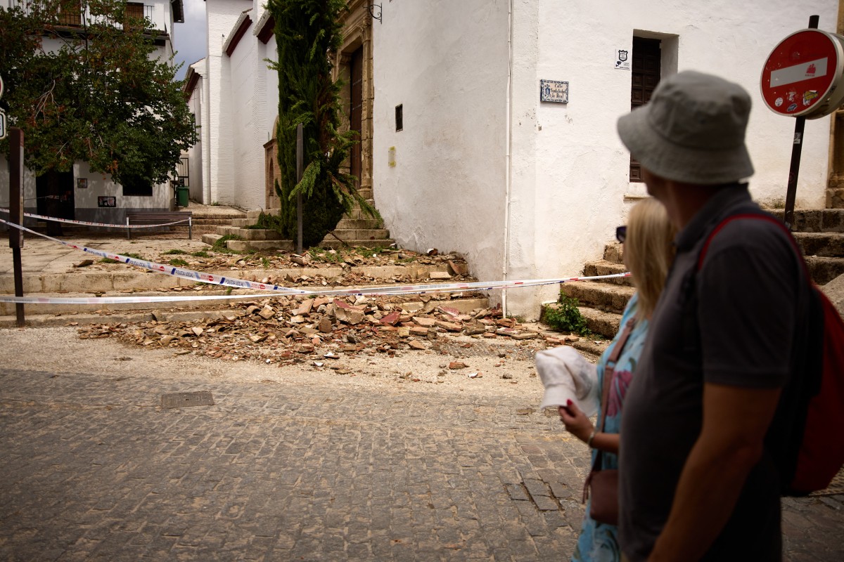 terremoto-atinge-granada-e-danifica-casas-e-carros