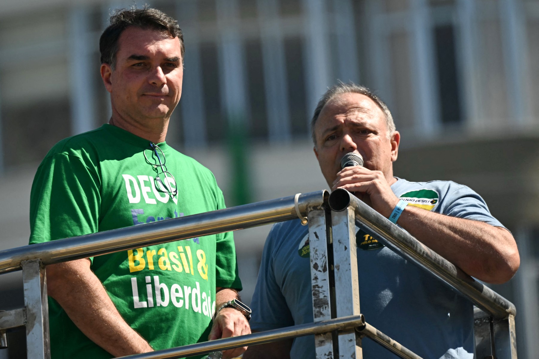 pazuello-acena-ao-eleitorado-feminino-em-primeiro-ato-da-campanha-de-flavio-bolsonaro
