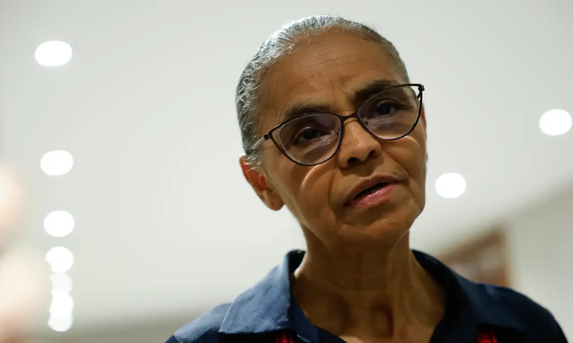 marina-silva-e-intimidada-durante-caminhada-de-campanha-em-sp