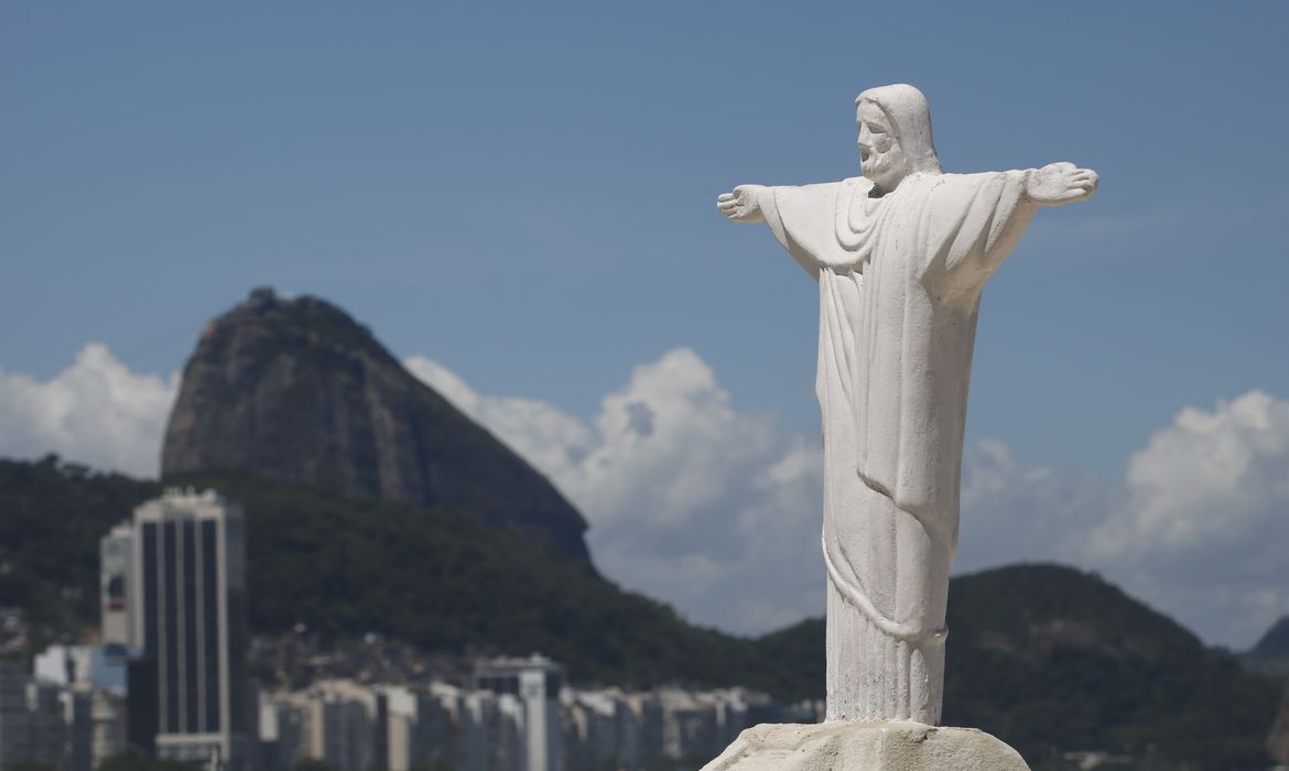explosao-em-predio-de-copacabana-deixa-quatro-feridos