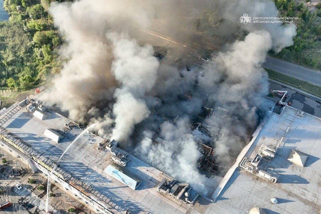 ataque-com-drones-e-misseis-a-shopping-na-ucrania-mata-15-e-fere-130