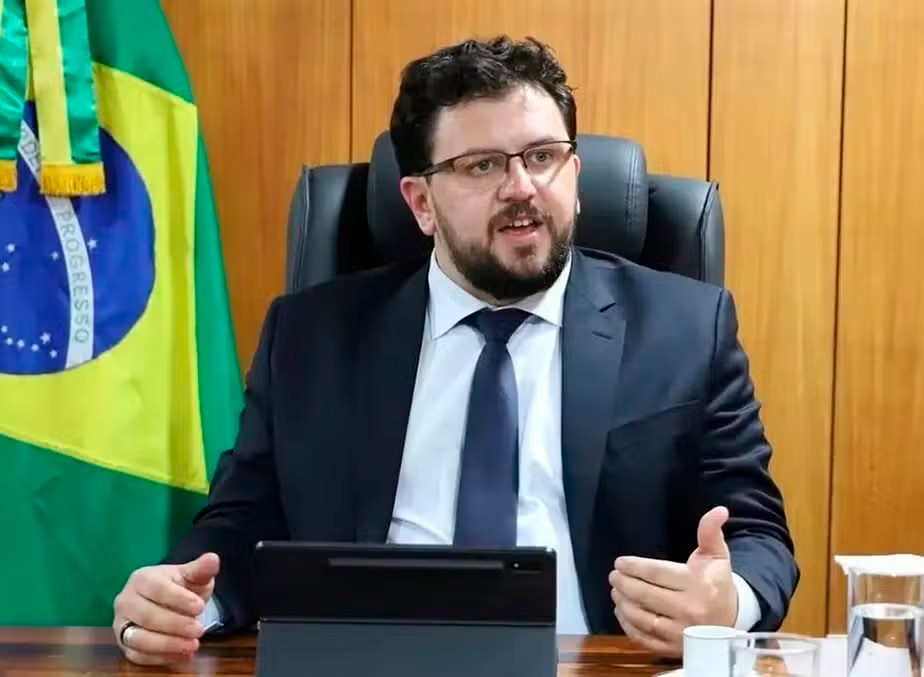 ex-chefe-de-gabinete-de-lula-pediu-quadro-que-lobista-disse-custar-eur-100-mil,-diz-jornal