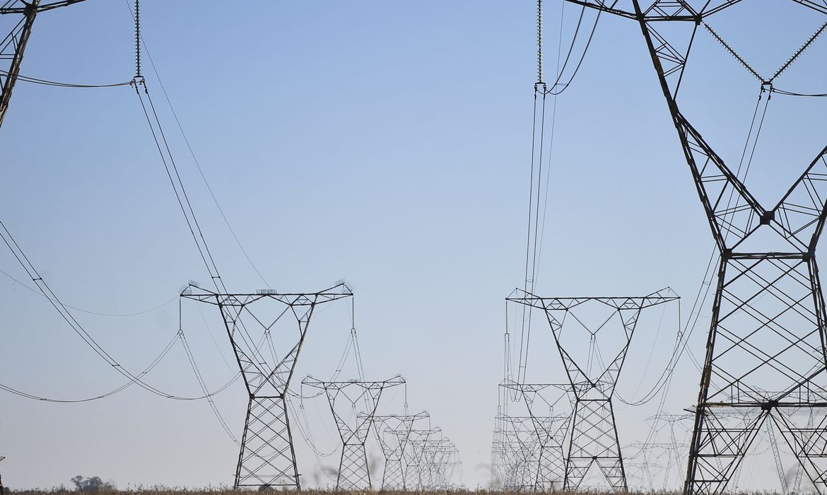 ons-determina-corte-emergencial-por-excesso-de-energia-pela-segunda-vez-em-2026