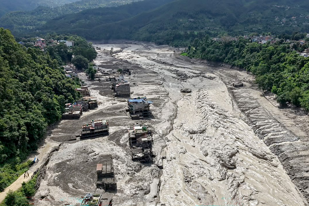 quase-100-mortos-e-centenas-de-desaparecidos-apos-fortes-enchentes-entre-nepal-e-china