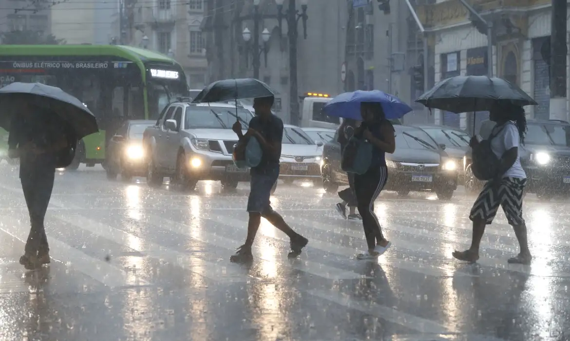 brasil-tera-extremos-de-chuva-e-calor-nesta-quinta-feira
