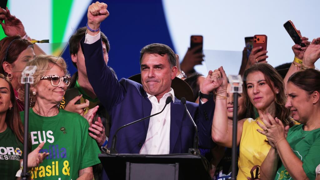 flavio-bolsonaro-usa-sabatina-para-revelar-integrantes-de-sua-equipe