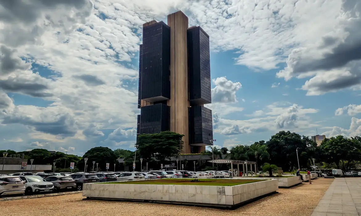 bc-faz-leilao-de-dolares-em-meio-a-saida-de-recursos-estrangeiros-do-pais