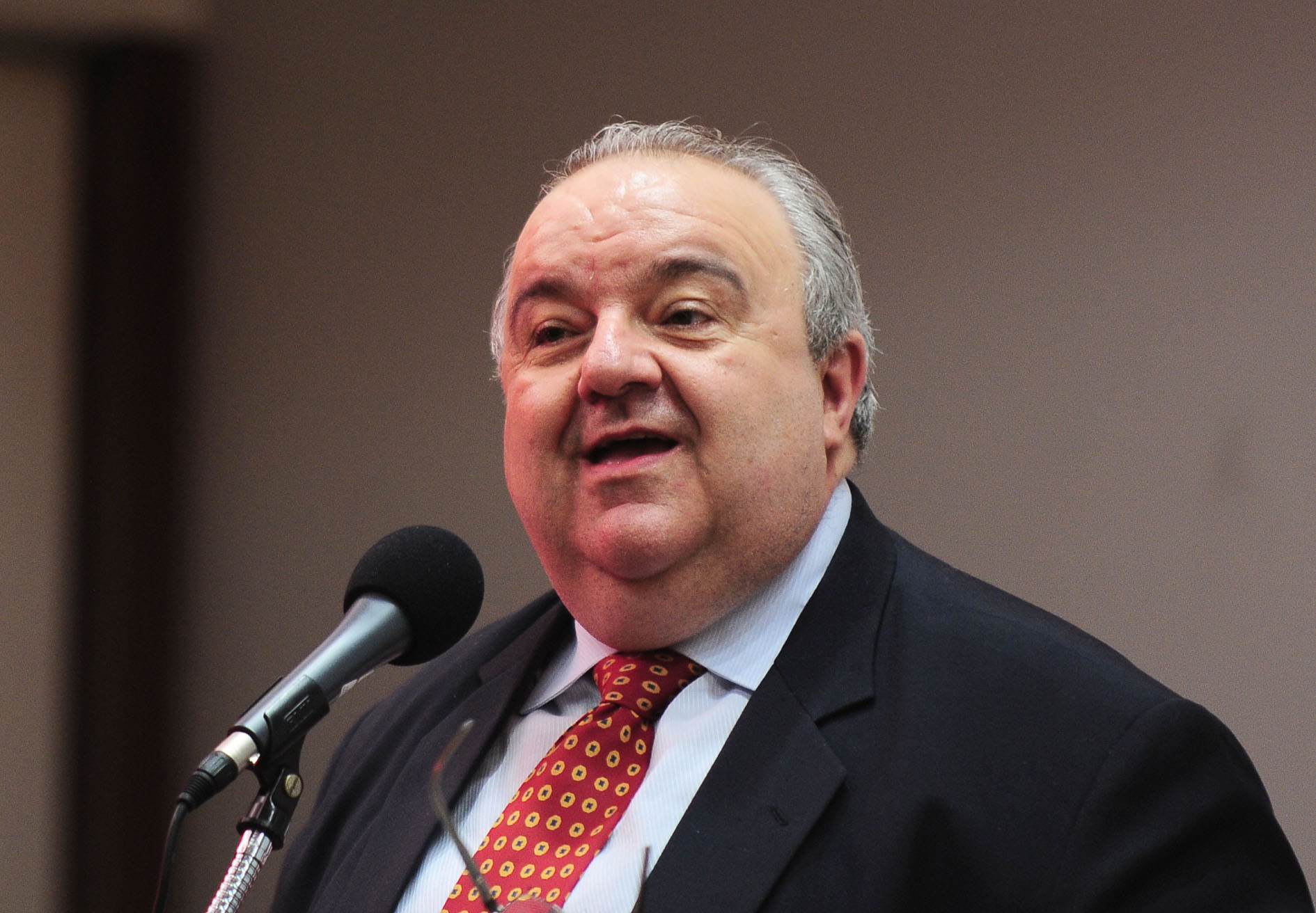 rafael-greca-e-internado-apos-queda-durante-agenda-de-campanha-no-parana
