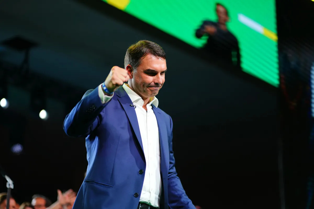 flavio-bolsonaro:-‘ideia-e-criar-ministerio-da-seguranca-publica-em-parcerias-com-os-estados’
