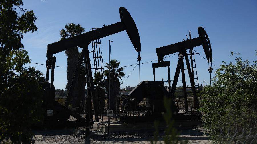 petroleo-fecha-em-alta-apos-ataques-diretos-entre-eua-e-ira