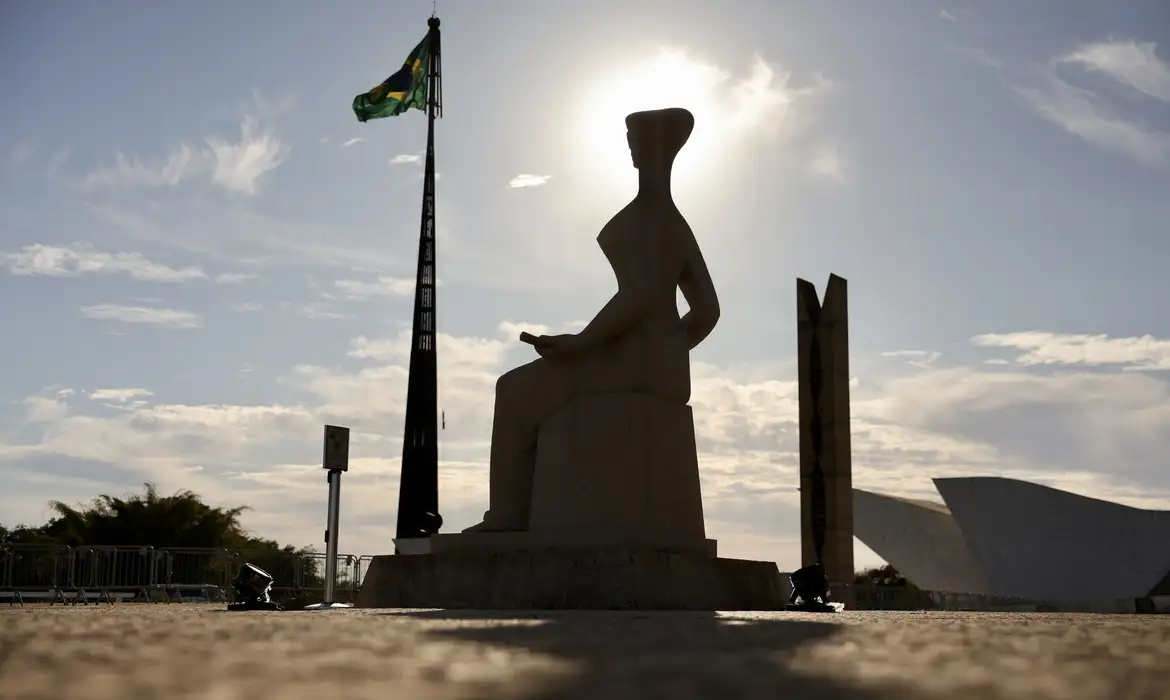 7-em-cada-10-tem-dificuldade-para-acessar-dados-sobre-direitos
