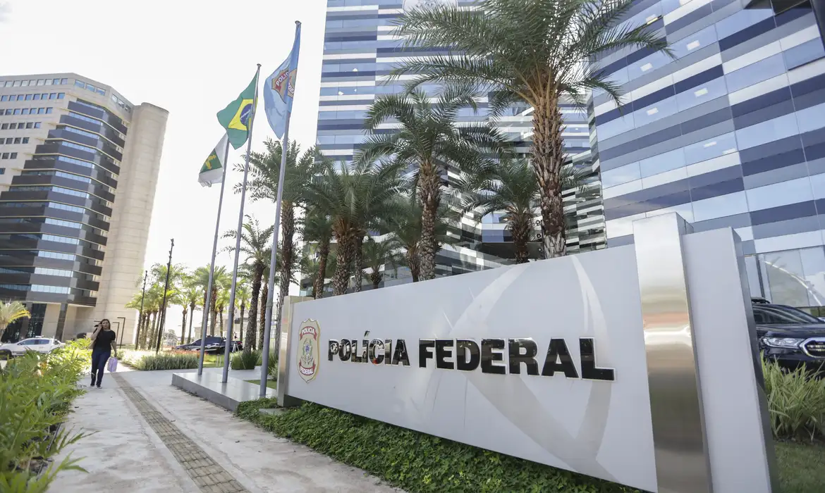 mensagens-em-poder-da-pf-expoem-elos-e-indicam-atuacao-de-moraes-a-favor-de-vorcaro