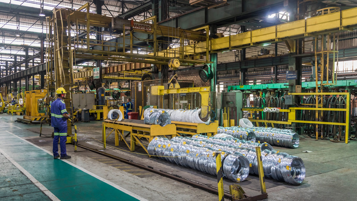producao-industrial-sobe-0,2%-em-julho-ante-junho,-revela-ibge