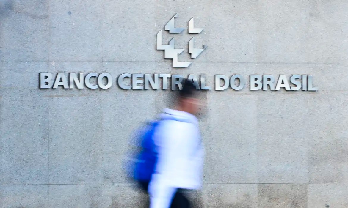 economia-perde-forca-e-mercado-antecipa-para-2034-previsao-de-divida-maior-que-o-pib