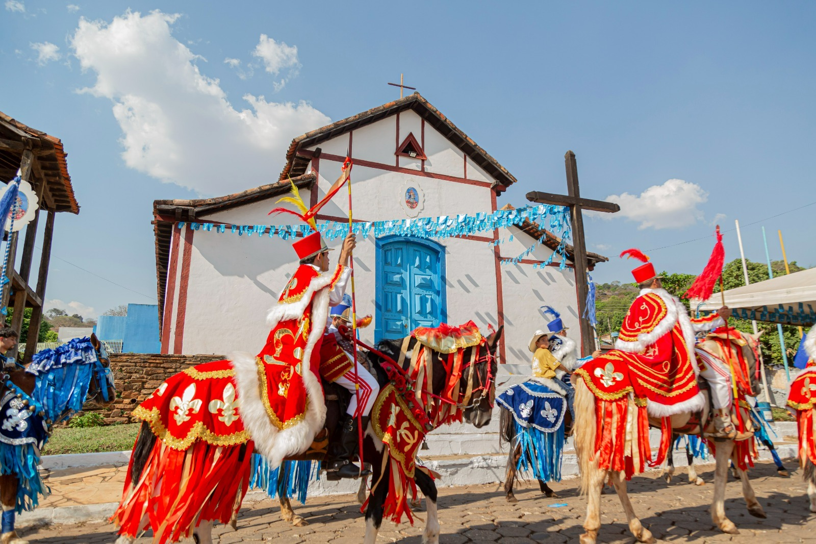 corumba-e-pilar-de-goias-recebem-cavalhadas-neste-fim-de-semana