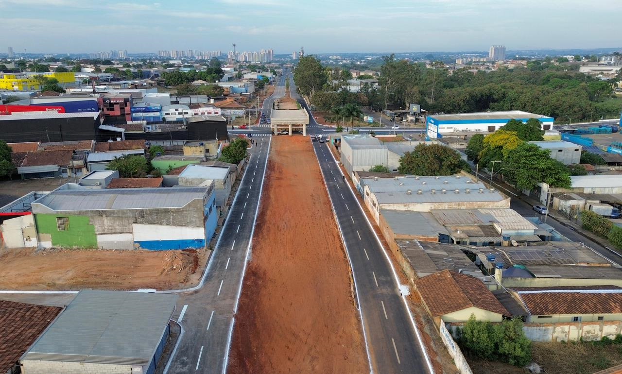 mabel-libera-via-lateral-da-leste-oeste-e-destrava-transito-na-regiao-oeste