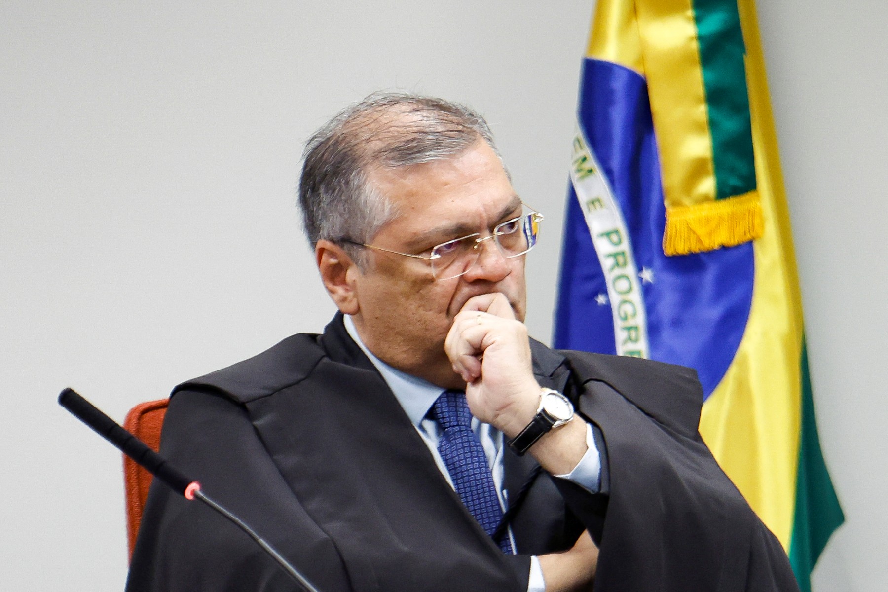 dino-questiona-promessa-de-fim-de-inquerito-das-fake-news,-sem-citar-fachin