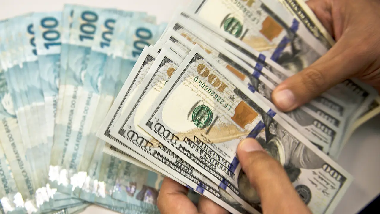 focus:-dolar-no-fim-de-2026-continua-em-r$-5,20-pela-12a-semana-seguida
