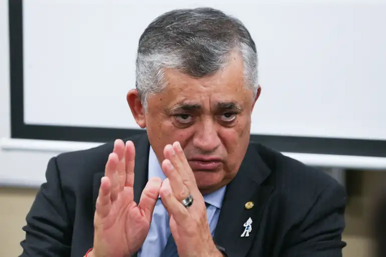 ministro-de-lula-diz-que-decisao-de-mendonca-sobre-andrei-e-‘descabida’