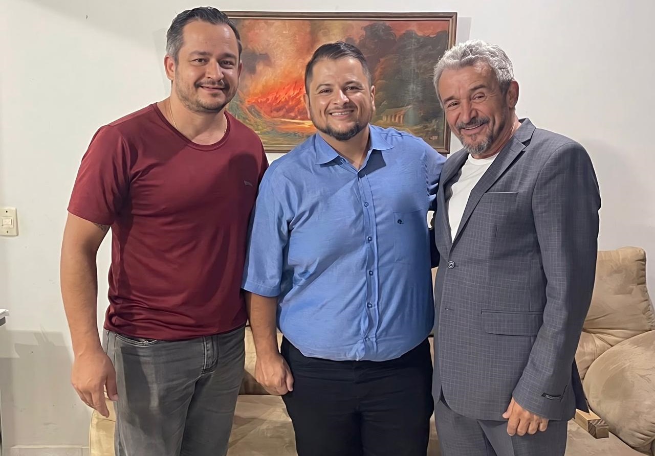 ezizio-formaliza-apoio-a-mendanha-e-fecha-dobradinha-com-panda