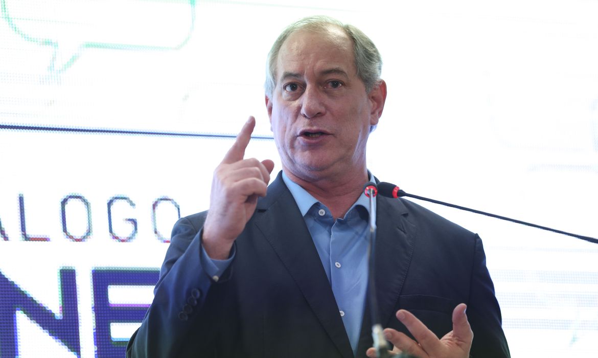 ‘abaixa-o-dedinho’:-debate-entre-ciro-gomes-e-elmano-de-freitas-no-ce-tem-bate-boca-acalorado