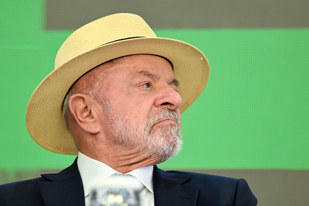 lula-tem-46%-no-segundo-turno-contra-44%-de-flavio-bolsonaro,-diz-datafolha