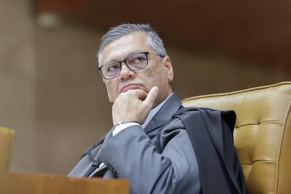 dino-sequestrou-‘dark-horse’-para-usa-lo-ilegalmente-contra-mim,-afirma-flavio-bolsonaro