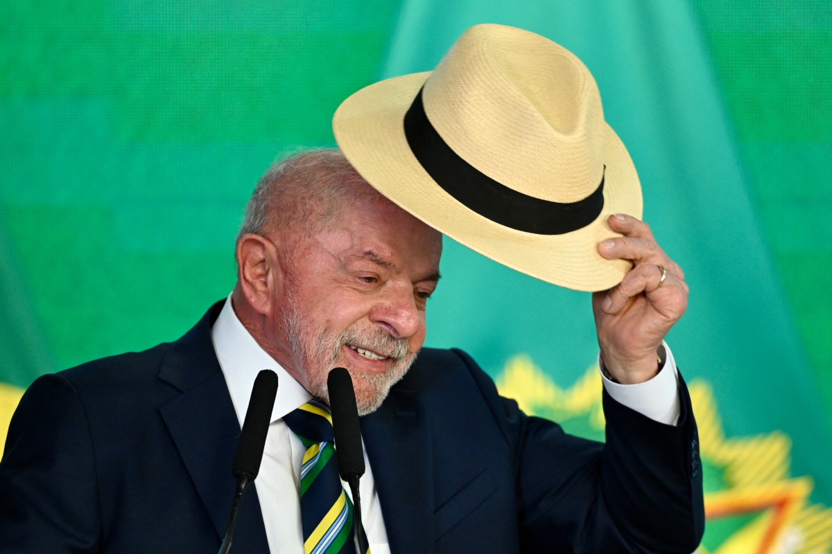 lula-faz-forte-aceno-ao-eleitorado-feminino-em-comicio-realizado-em-curitiba-neste-sabado-(12)