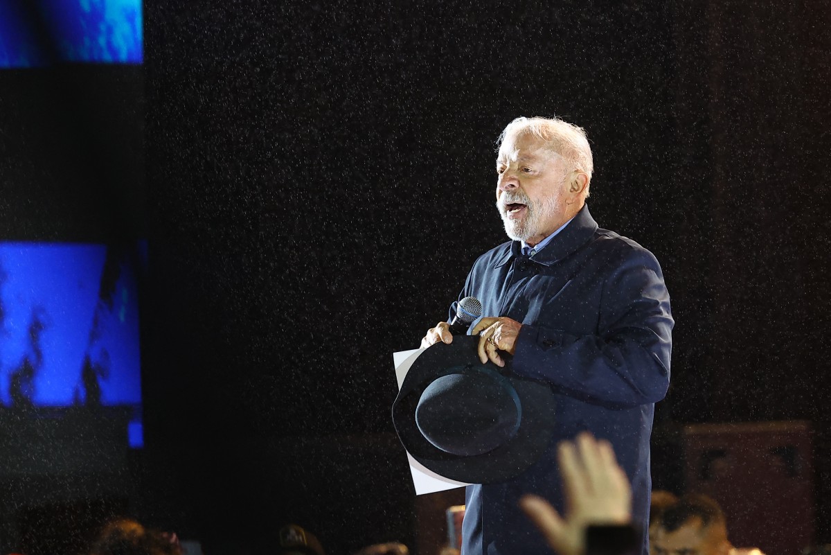 lula-diz-sobre-master-que-‘quem-fez-putaria-vai-ser-desmascarado’