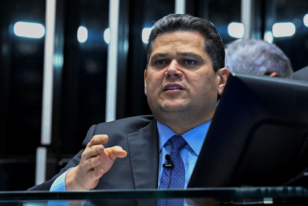 alcolumbre-tem-poder-desmedido-ao-impedir-abertura-de-inqueritos-contra-stf,-critica-marinho