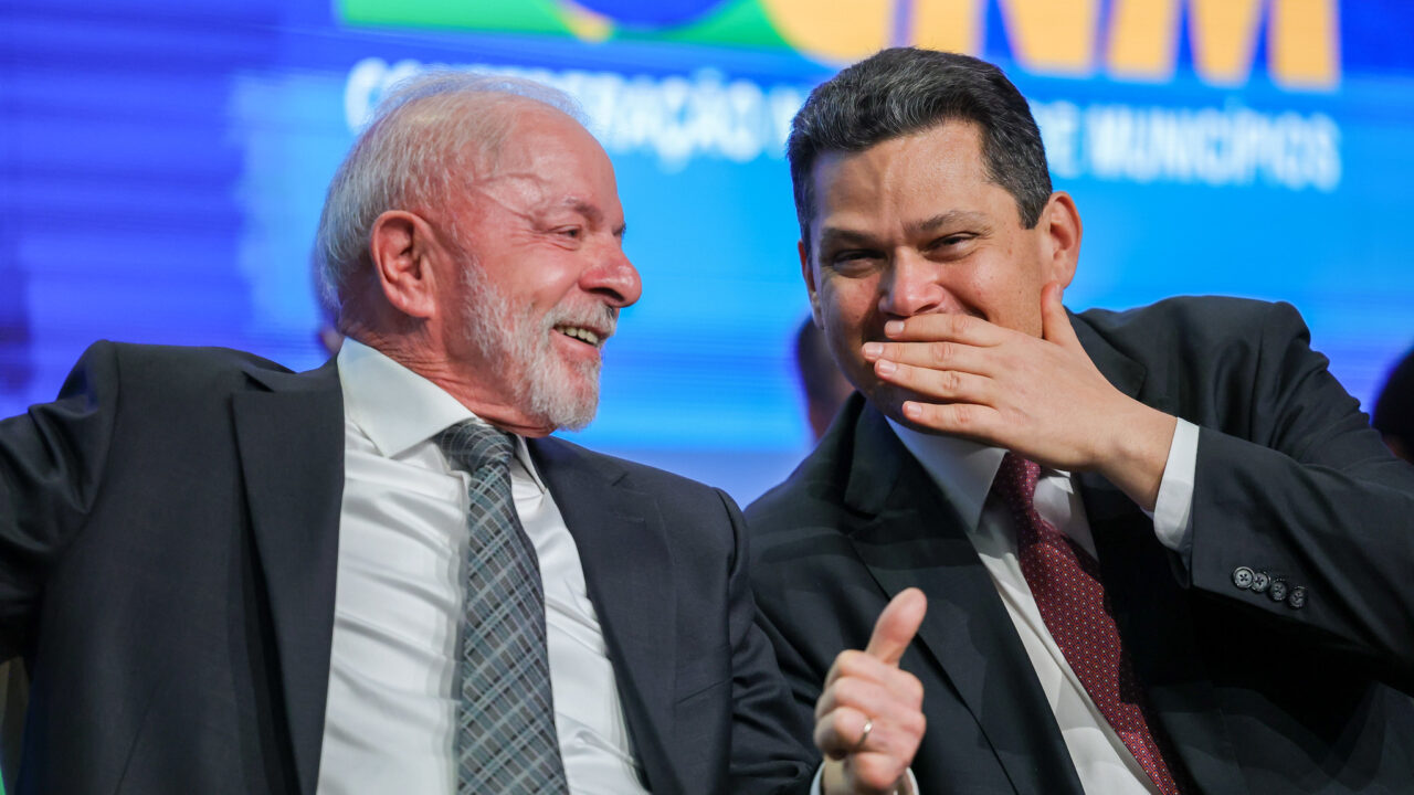 alcolumbre-usa-poder-em-brasilia-para-tentar-evitar-derrota-politica-no-amapa