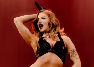Luísa Sonza canta sucessos da turnê “Brutal Paraíso” em Goiânia