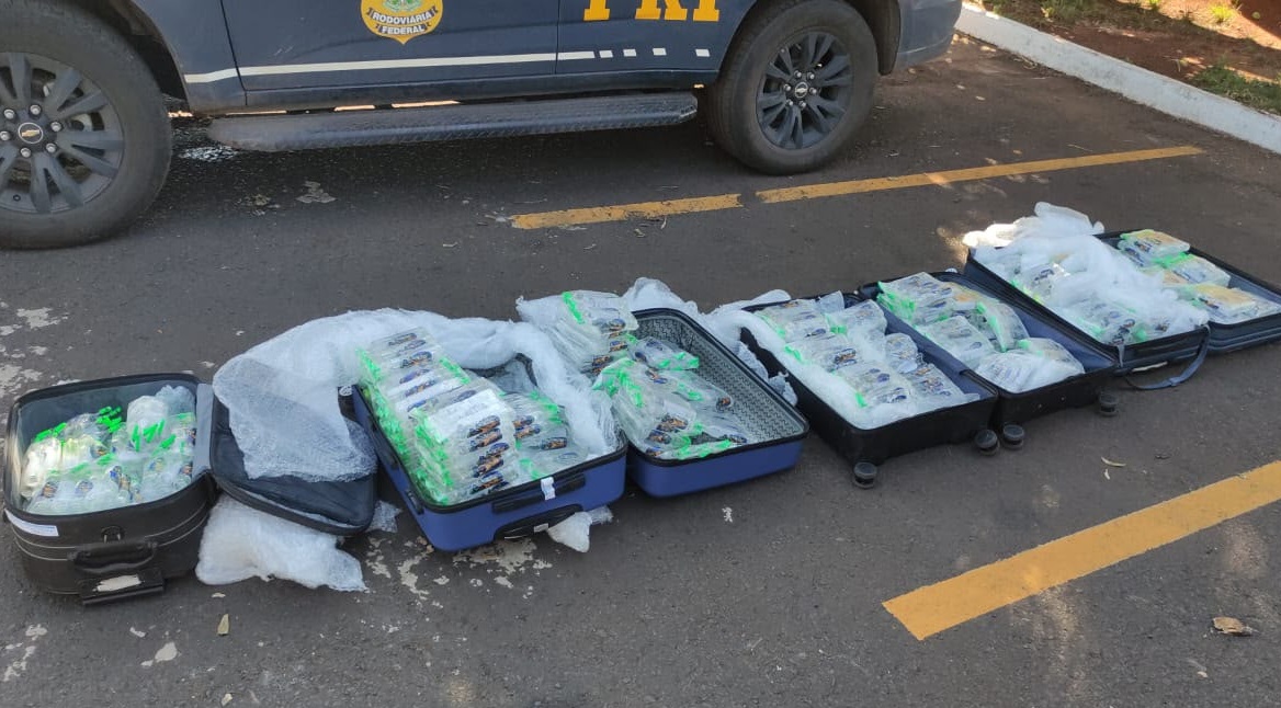 prf-apreende-mil-frascos-de-lanca-perfume-em-onibus-no-sul-de-goias
