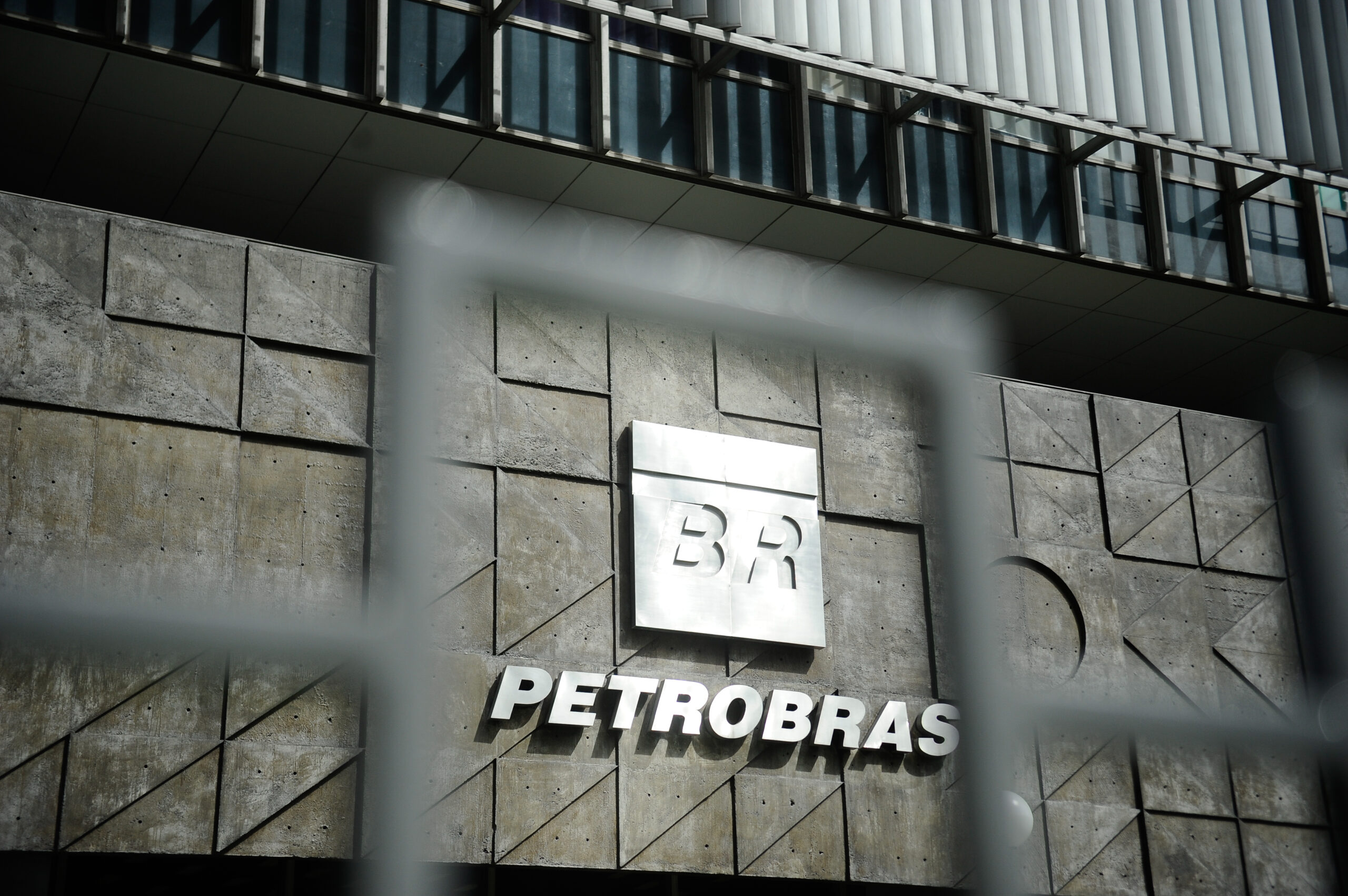 petrobras-batiza-navio-com-tripulacao-100%-feminina-no-rio