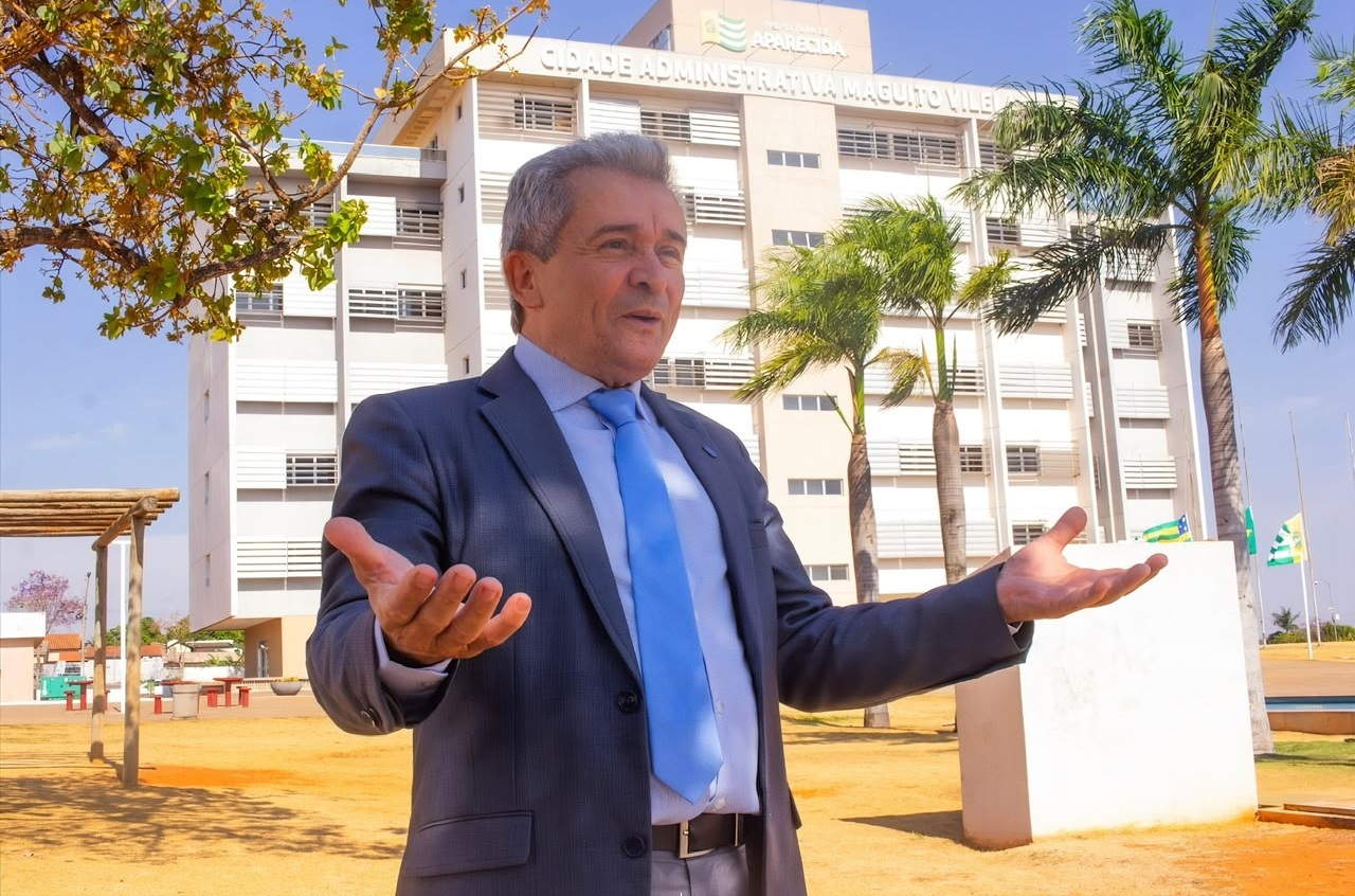 ezizio-critica-professor-alcides-e-cobra-projetos-para-aparecida