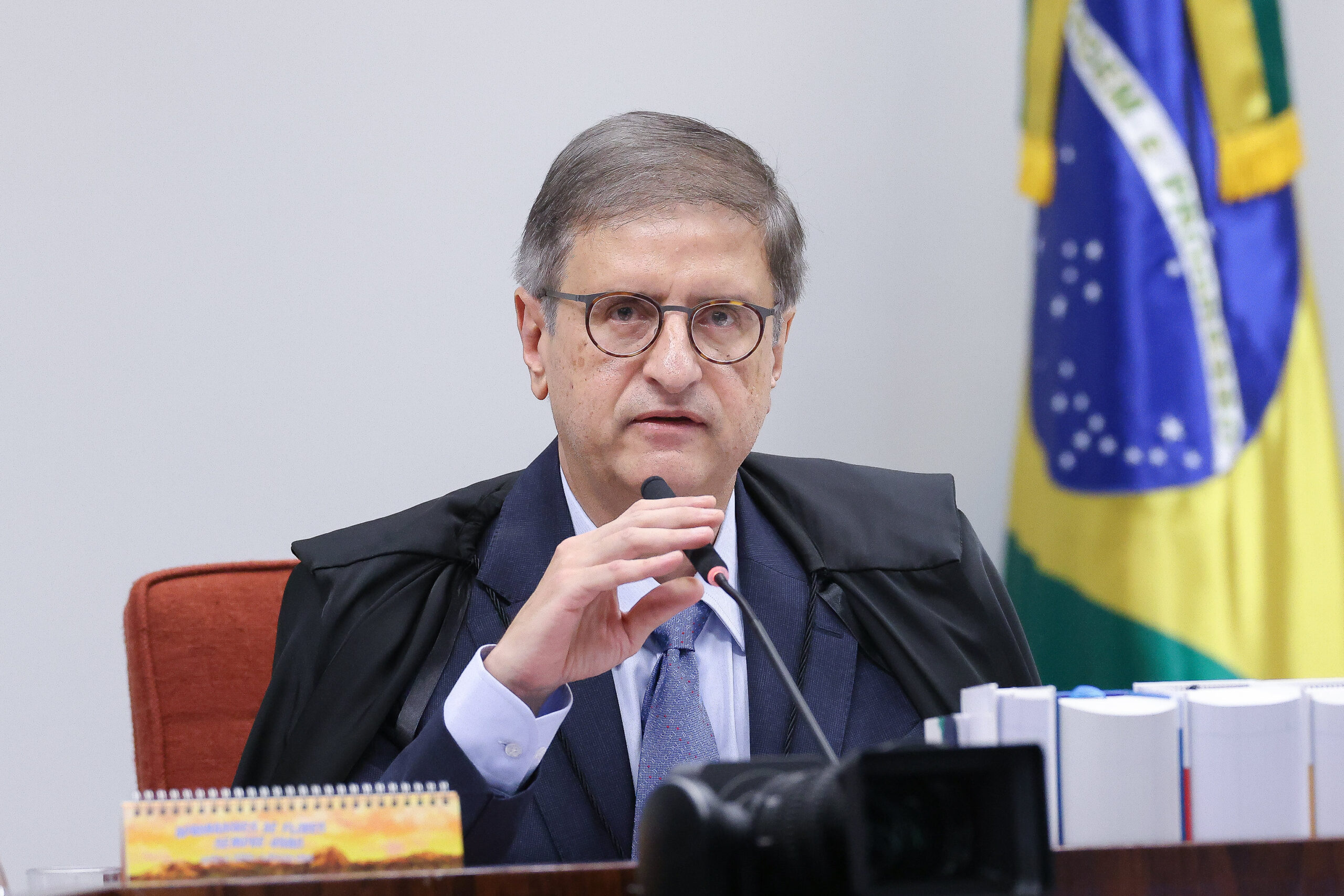 oposicao-cobra-afastamento-de-paulo-gonet-da-pgr-apos-foto-com-vorcaro-em-londres